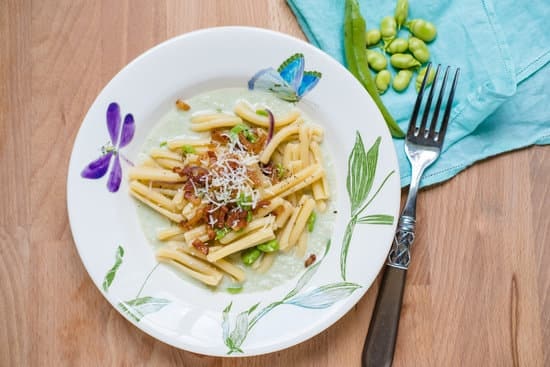 Pasta with broad beans