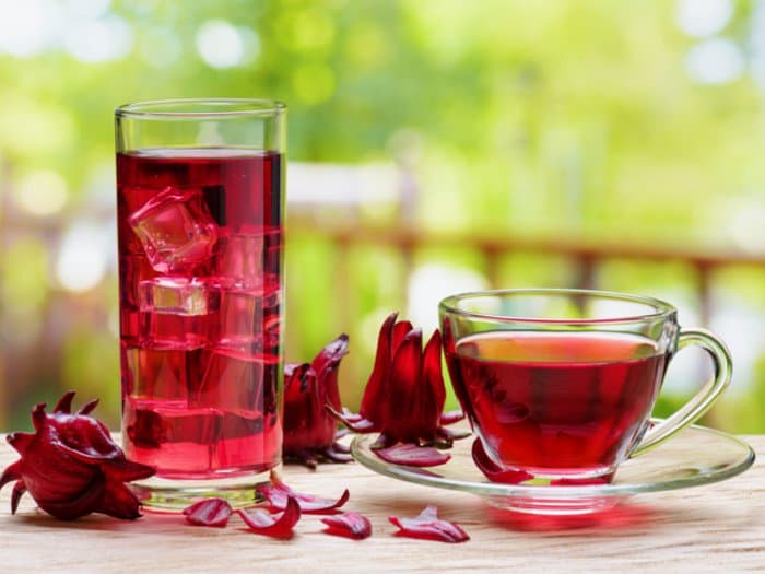 Red artichoke flower tea